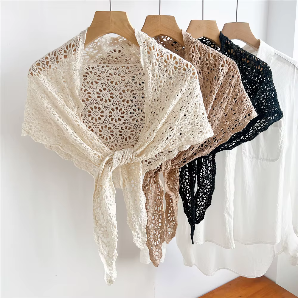 Écharpe triangulaire en crochet rétro