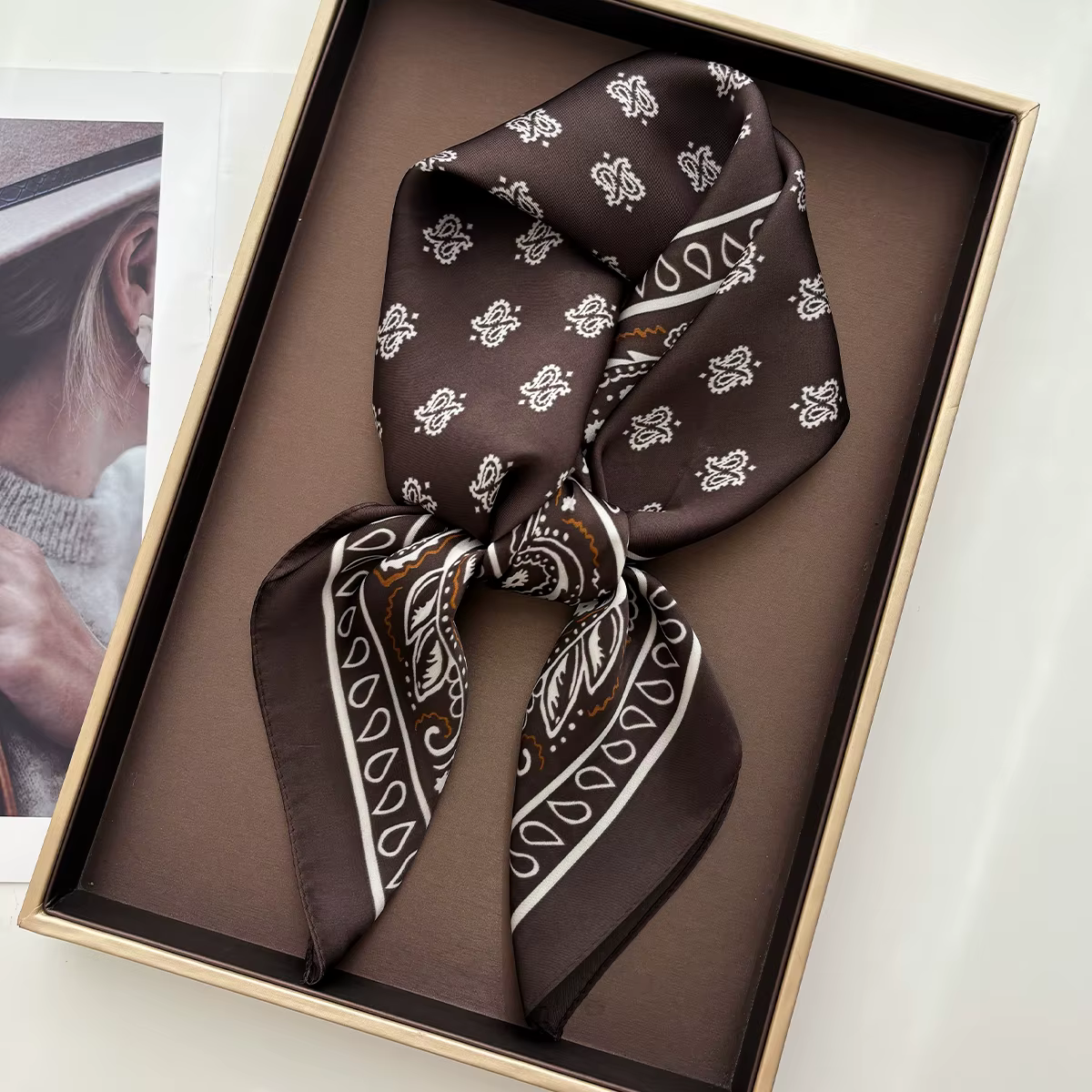 Foulard carré en soie pour femmes