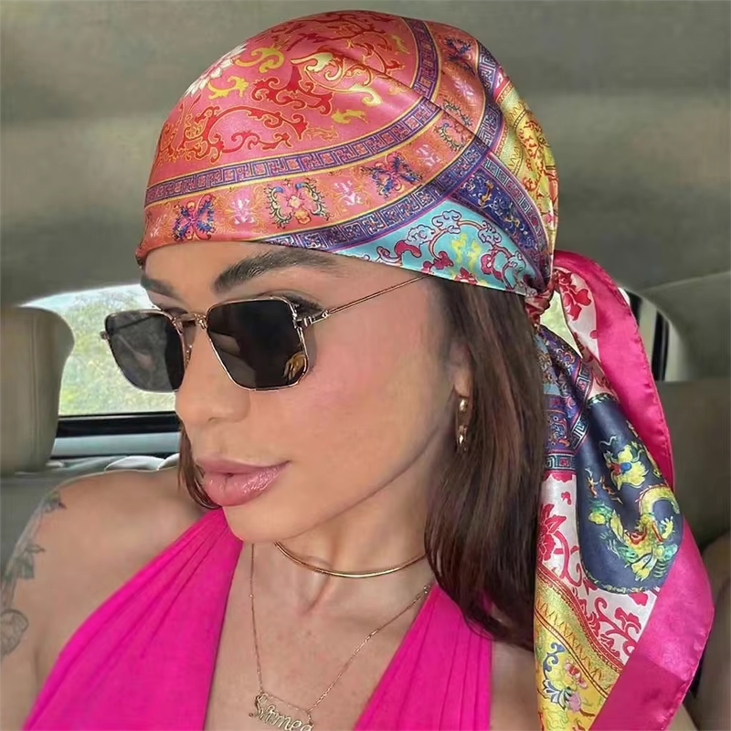 Foulard carré en soie de 90 cm pour femme
