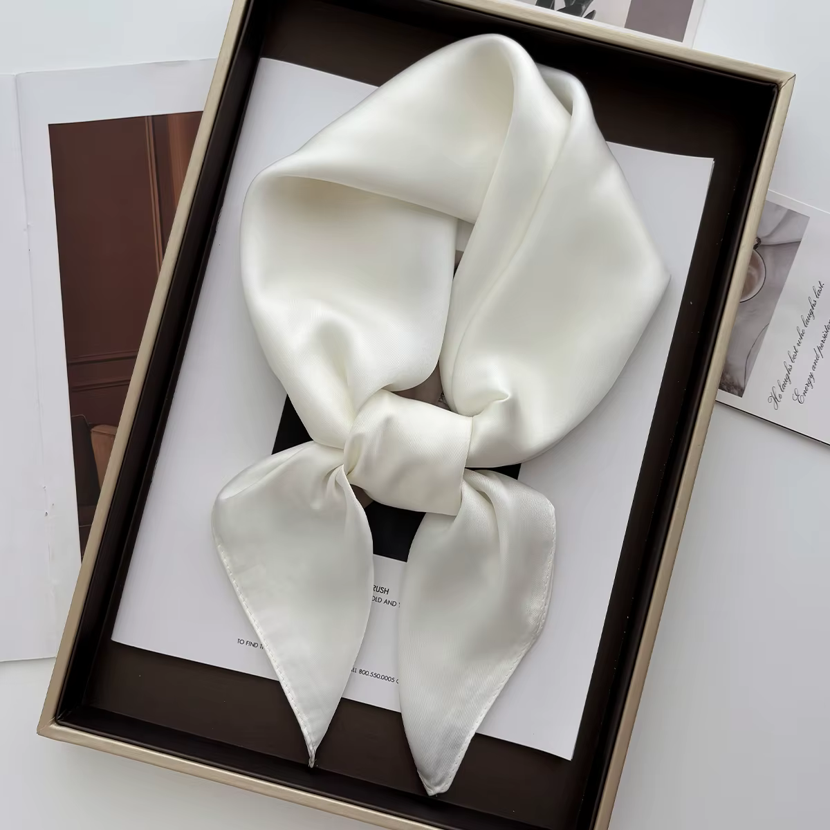 Petit foulard carré en Satin doux de 70cm