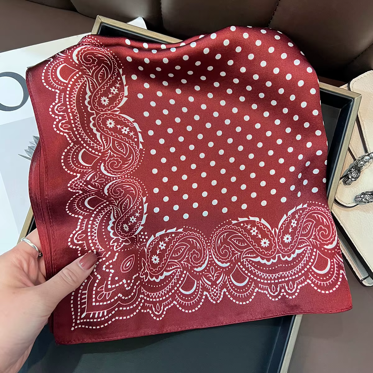 Homme Écharpe 100% Réel Soie Bandana Foulard Rouge Paisley Cravate Cou Foulards Costume Angleterre Imprimé