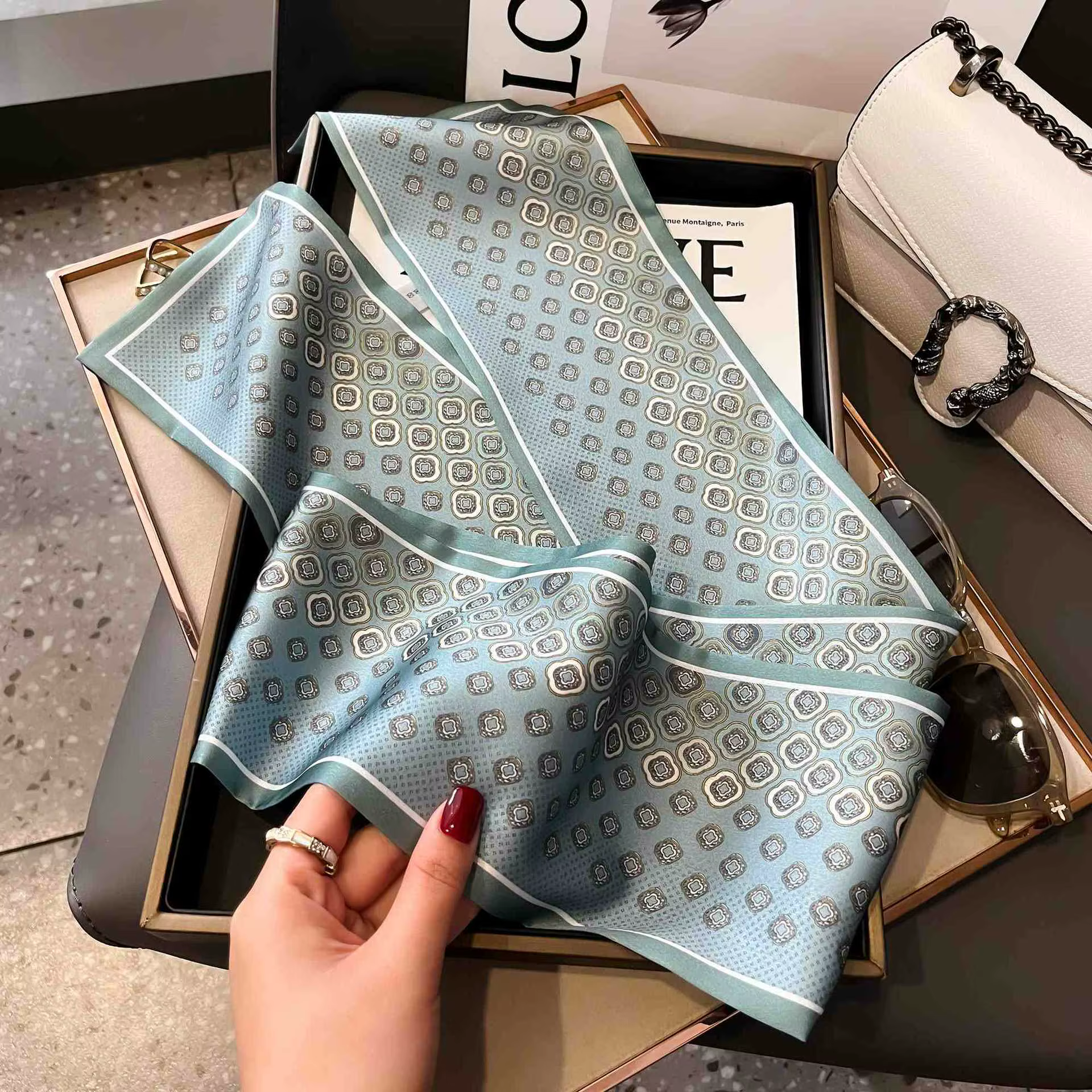 Écharpe longue de luxe en soie pour femme