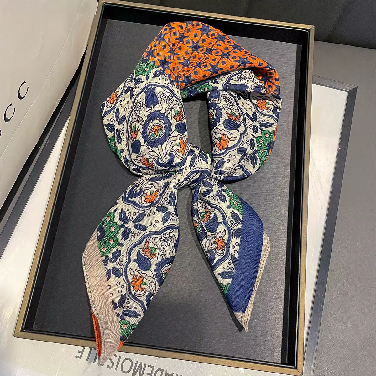 Nouveau Foulard Carré 2026 pour Femme – Élégant Hijab Rétro Paisley