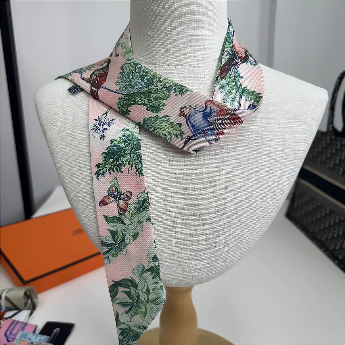 Nouvelle Collection 2026 : Foulard en Soie Twilly 90cm pour Femme – Rubans de Sac de Marque de Luxe