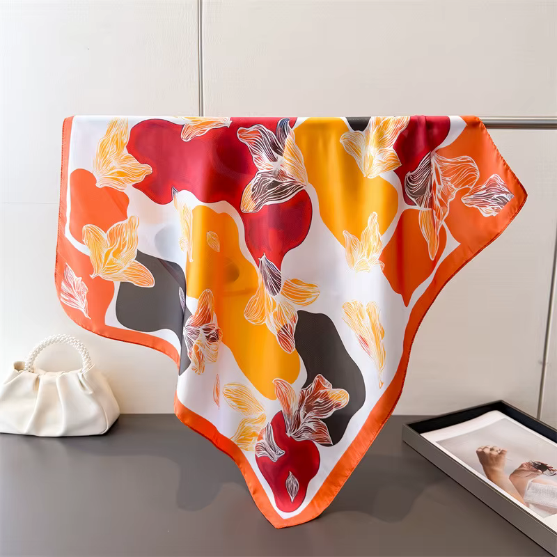 Foulard carré imprimé pour femme