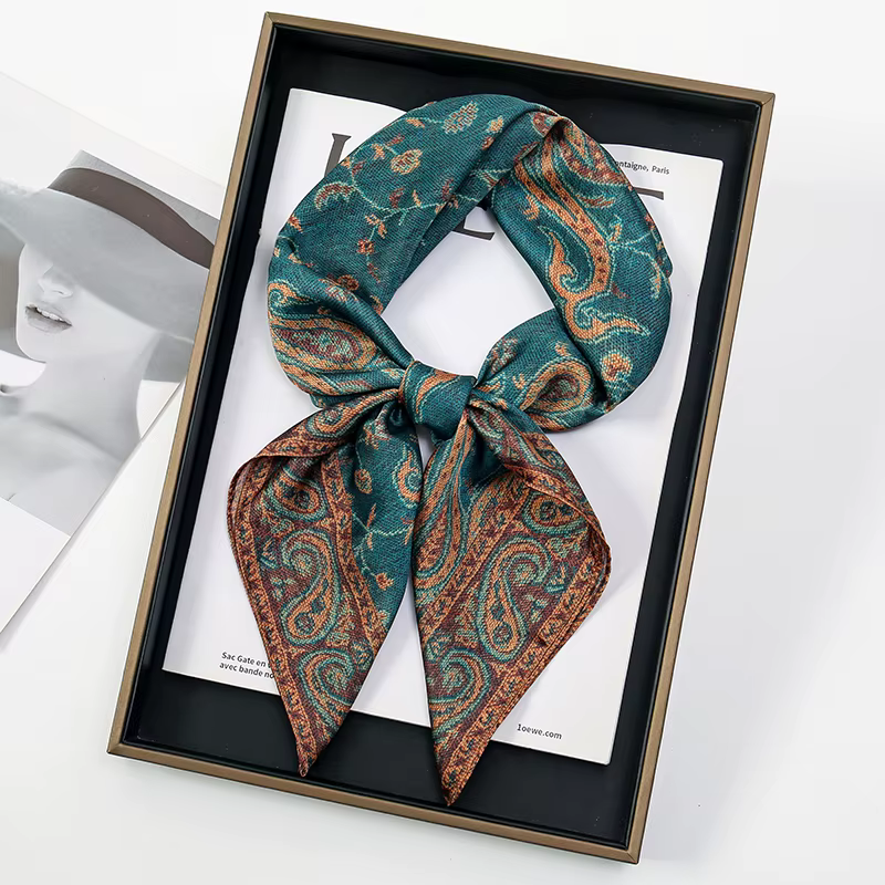 Foulard en soie de luxe 70*70cm carré rétro imprimé Paisley femmes châle bandeau petites foulards pour cheveux femme mouchoir Hijab