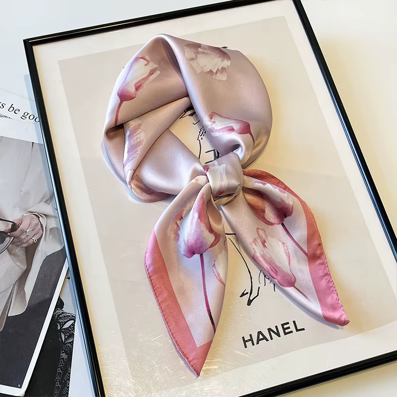 Foulard carré en soie polyvalent pour femmes