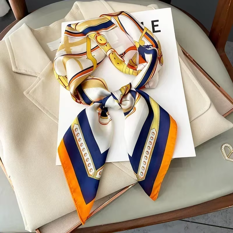 Foulard carré en soie imprimé pour femmes