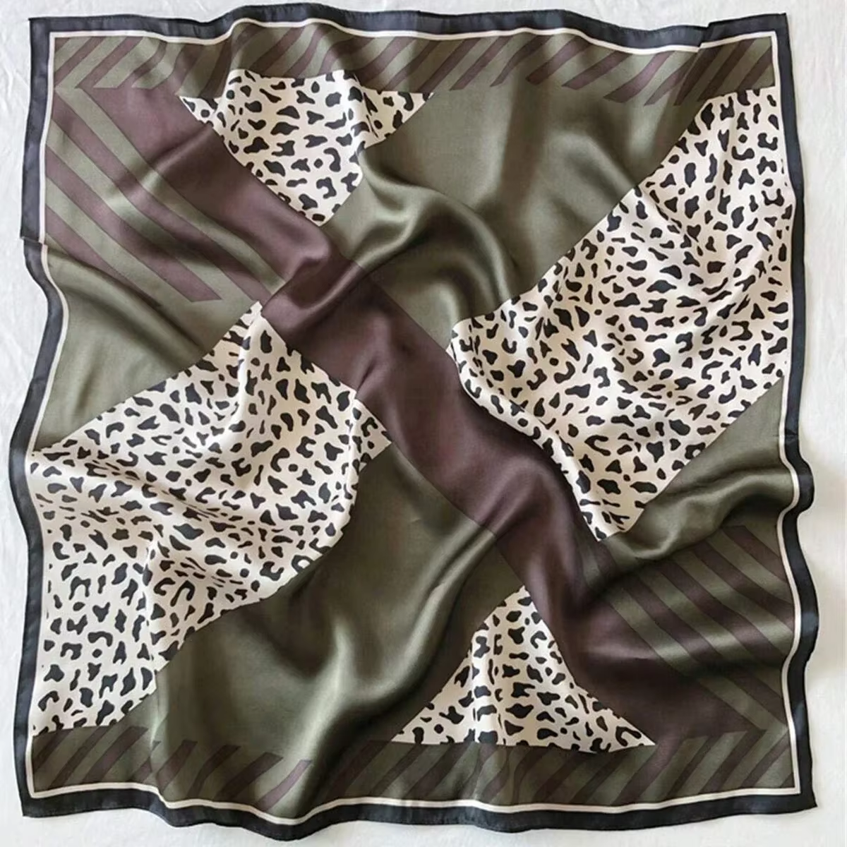 Foulard en soie florale rose 70cm pour femmes