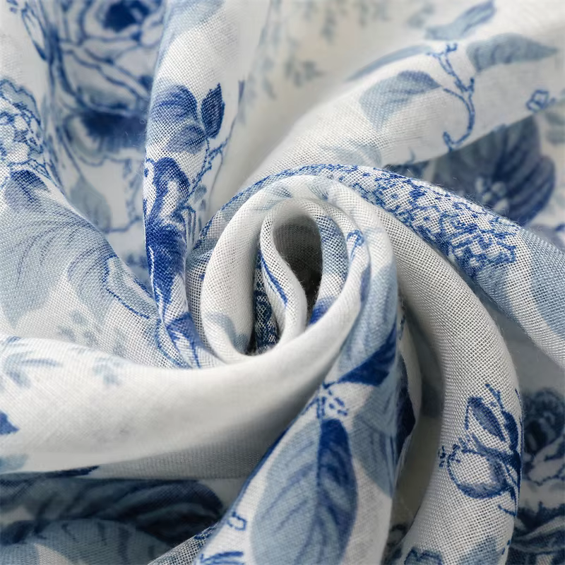 Classique bleu fleur imprimé écharpe élégant gland châle décontracté coupe-vent tête enveloppement Hijab crème solaire voyage serviette de plage pour les femmes