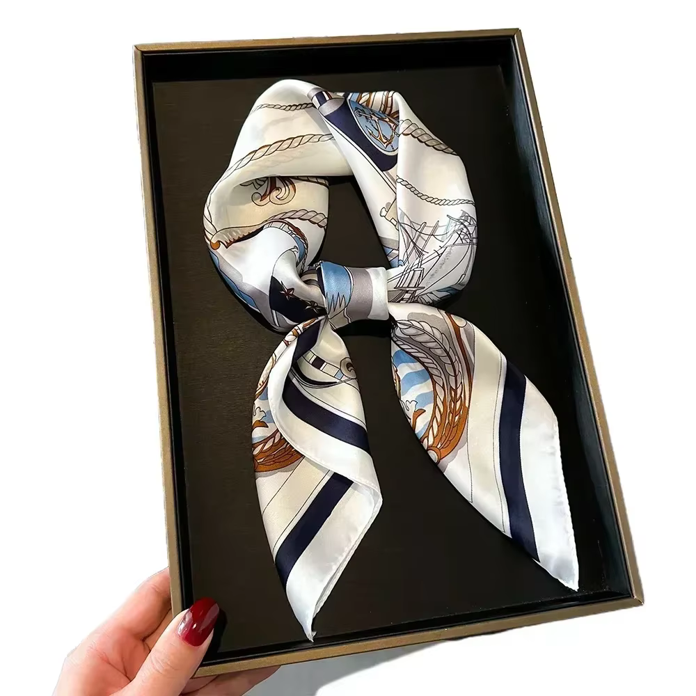 Foulard carré en soie imprimé pour femmes
