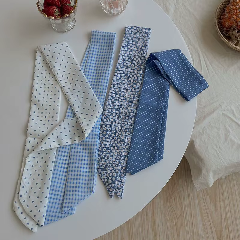 Écharpe en soie vintage bleu marine pour femme