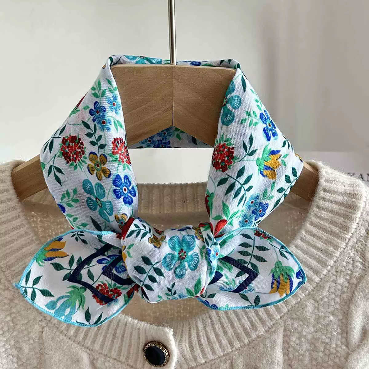 Printemps et été nouvelle petite écharpe en soie pour femmes