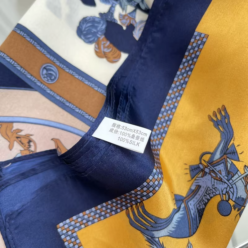 Foulard carré en satin vintage à imprimé équestre