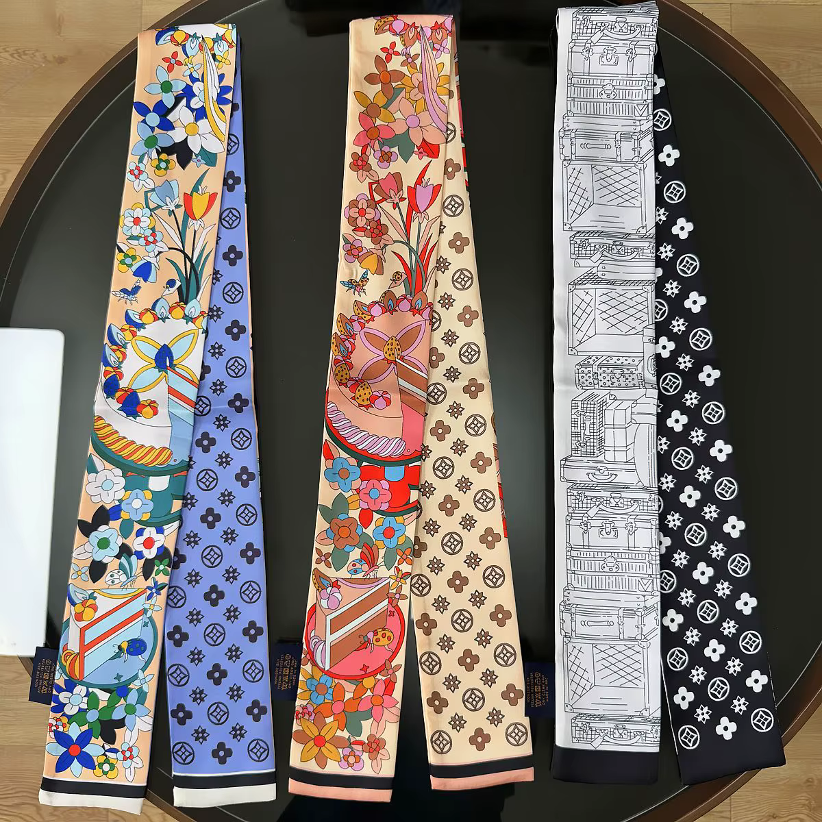 Foulard en soie polyvalent et élégant