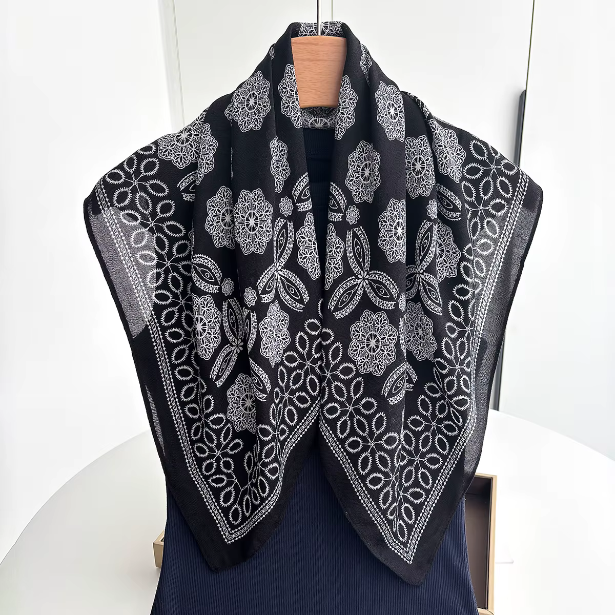 Foulard carré de luxe pour femmes