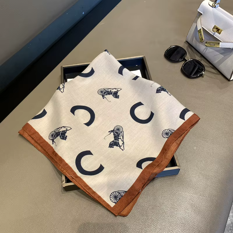 Foulard carré en soie 70x70 cm