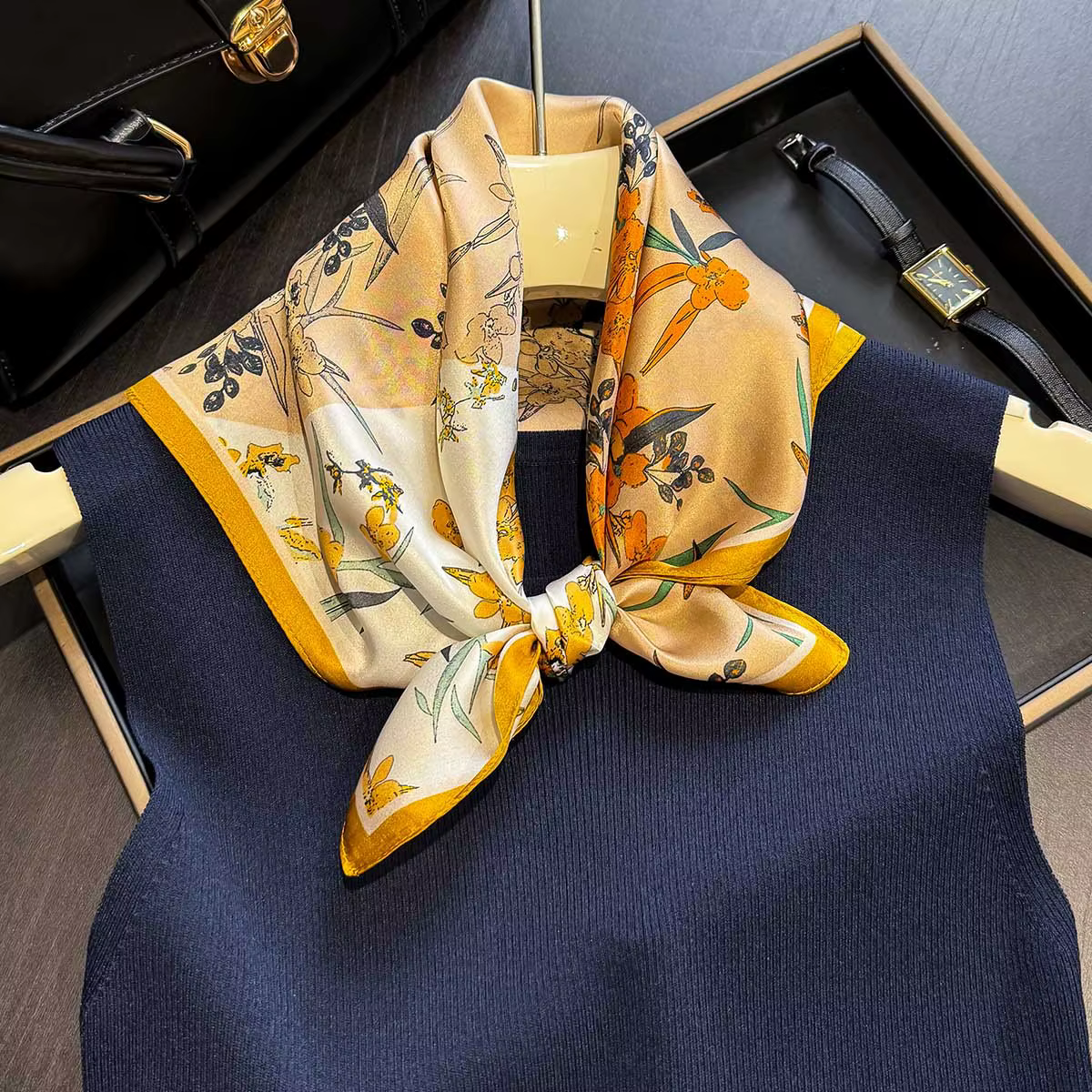 Foulard Chic en soie de mûrier pour femmes
