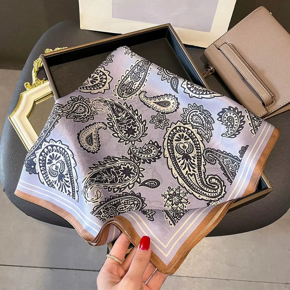 100% foulard en soie naturelle femme Paisley imprimé châle doux mûrier Bandana 68 cm carré