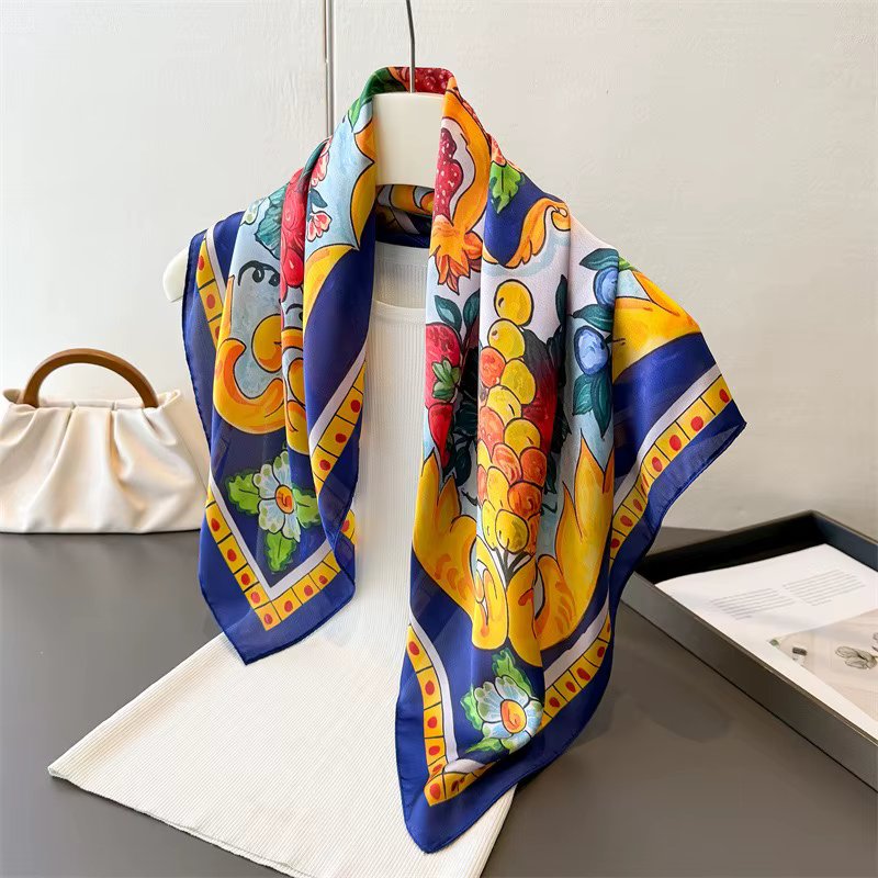 Foulard carré de luxe en soie pour femmes