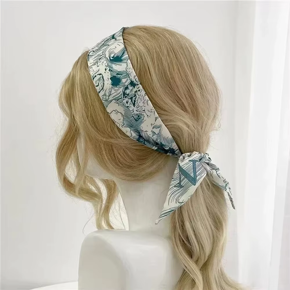 Pas cher 26 lettres sac écharpe sergé foulards en soie femmes nouveau foulard cheveux cravate bandeaux