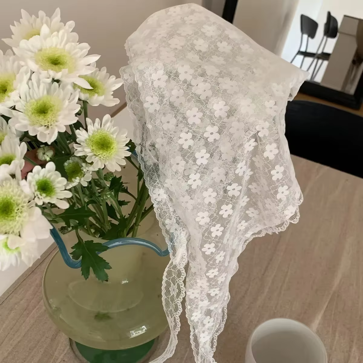 Écharpe à fleurs en dentelle douce blanche