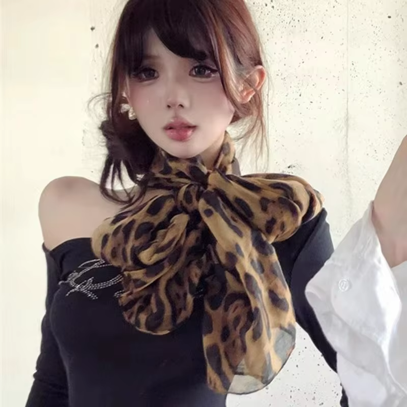 Écharpe vintage en mousseline de soie à imprimé léopard pour femme