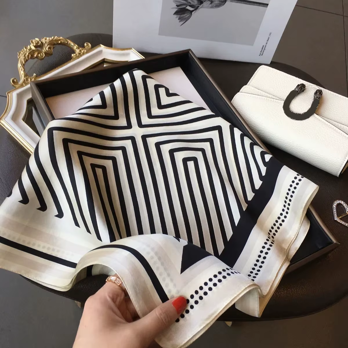 Foulard carré 100% soie véritable pour femmes