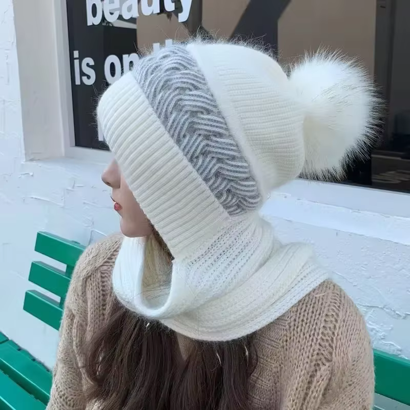 Bonnet et écharpe tout-en-un pour femme