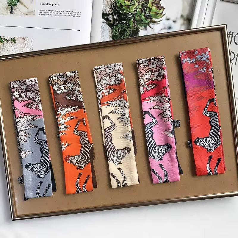 Foulard en soie avec ruban sergé pour femmes