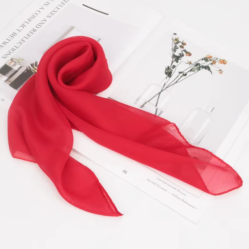 Écharpe carrée en mousseline de soie pour femme