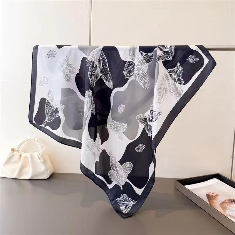Foulard carré imprimé pour femme