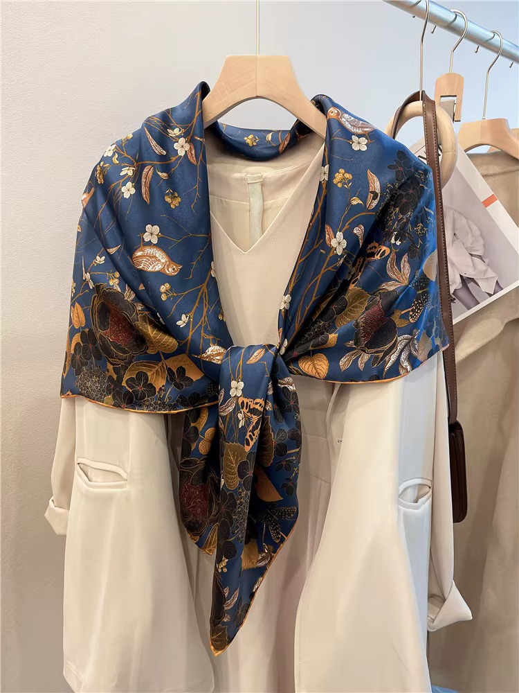 Foulard à motif floral pour femmes