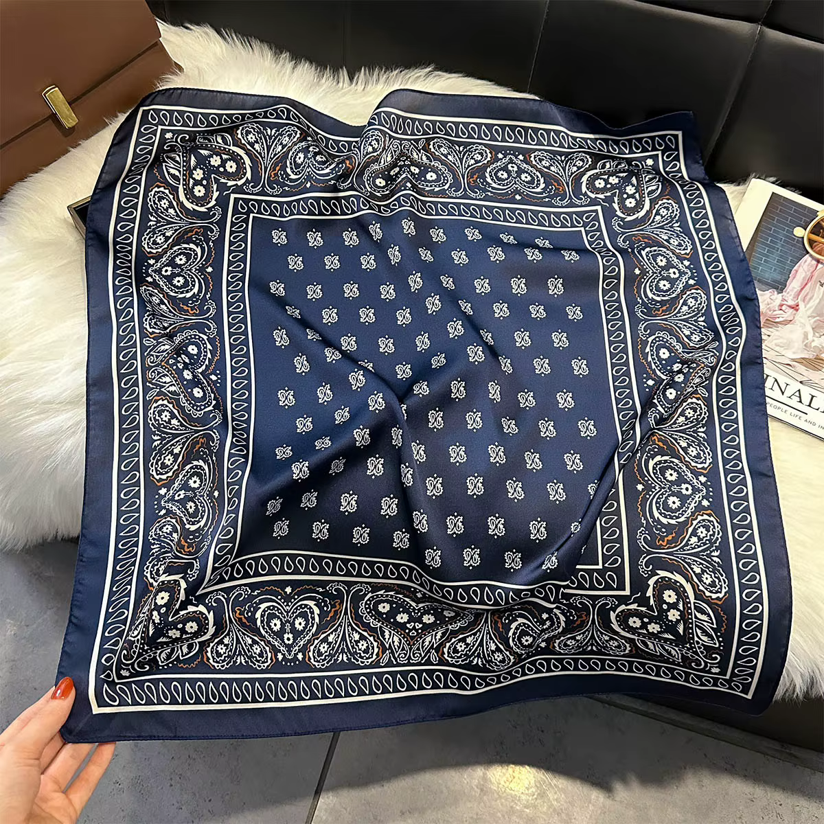 Foulard carré en soie pour femmes