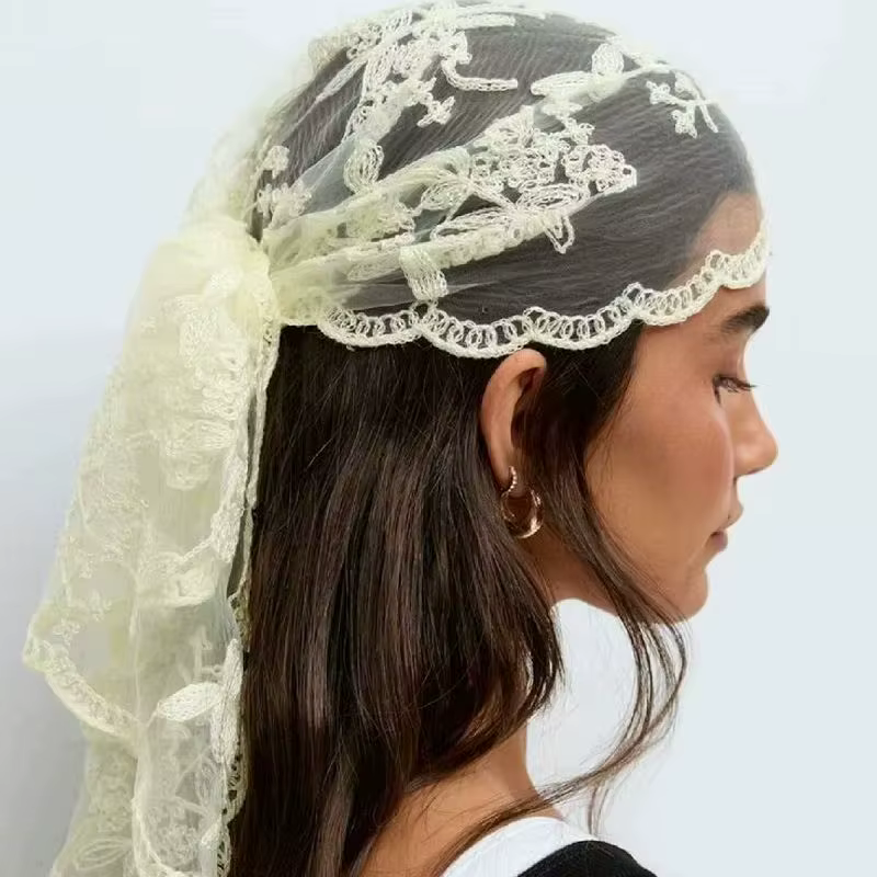 Écharpe en dentelle évidée pour femme