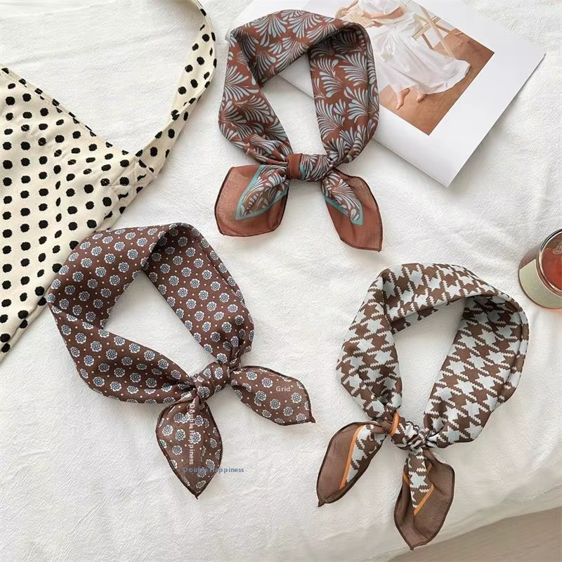 Foulard carré 55*55 cm en soie imprimée rétro pour femme