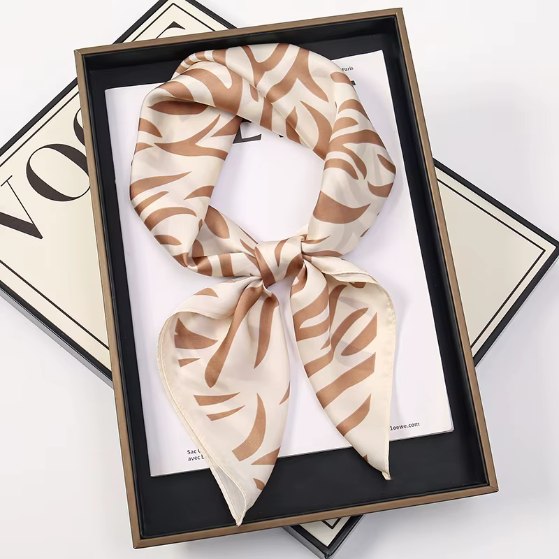 2025 mode zèbre rayures concepteur impression écharpe femmes 70x70 cm foulards en soie luxe Bandana Hijab foulard châle