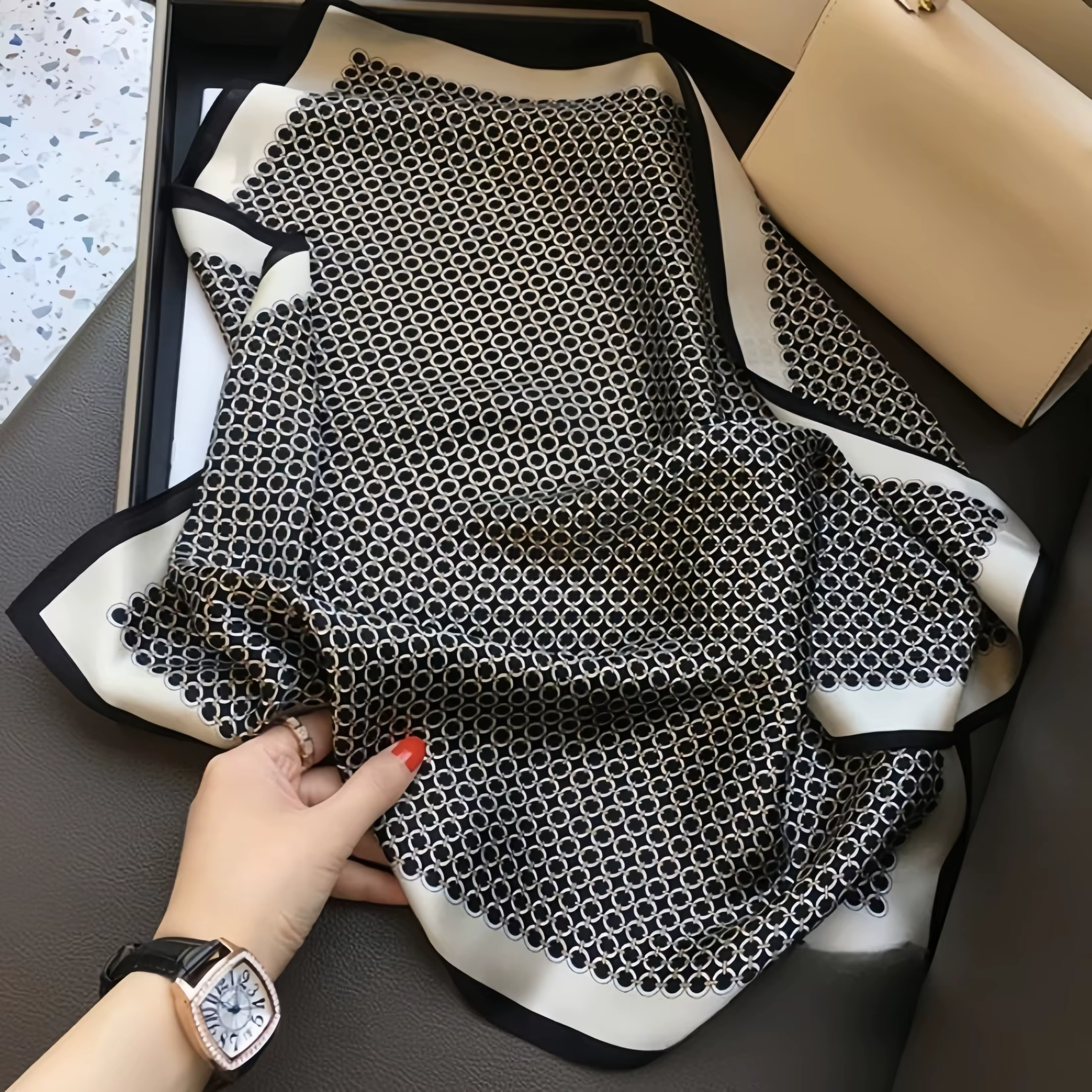 Foulard carré en Satin élégant pour femmes