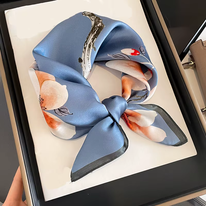 Petit Foulard de Mûrier à la Mode pour Femme
