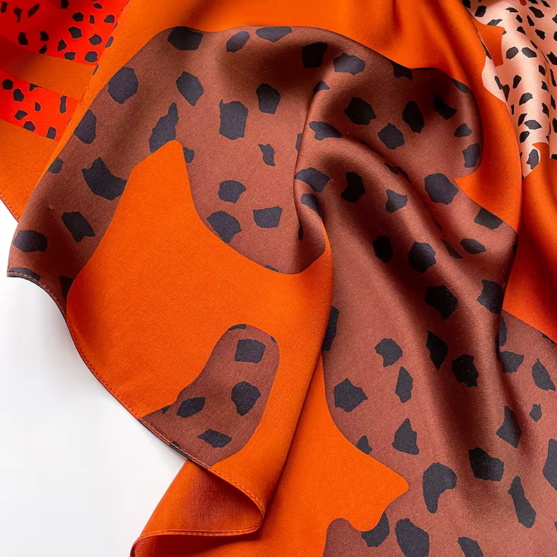 Foulard léopard 100% naturel en soie véritable pour femmes