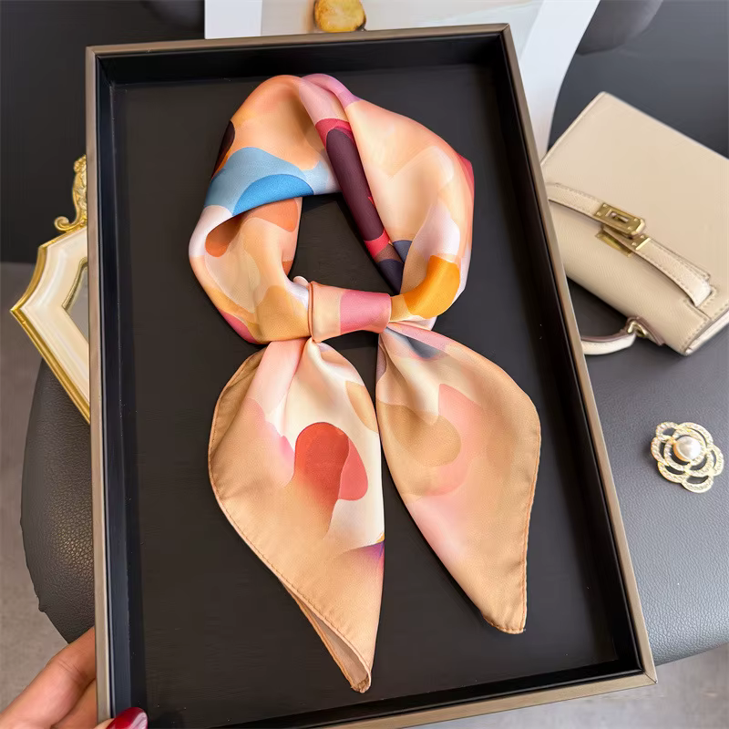 Écharpe carrée de luxe en soie pour femme