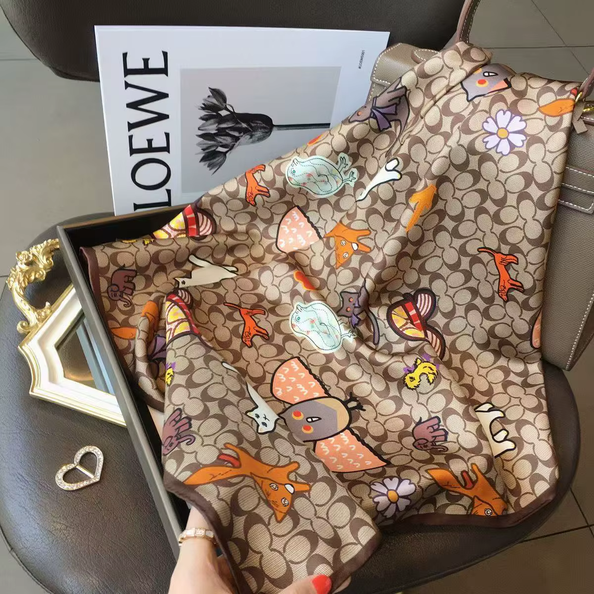 Nouveau Foulard Carré en Soie pour Femme