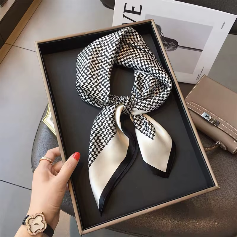 Foulard Carré Imprimé à la Mode pour Femme et Fille