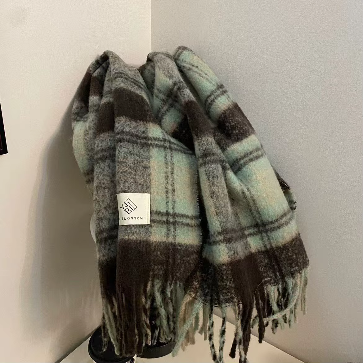Écharpe à carreaux marron atmosphère rétro pour hommes et femmes avec Mohair Ramen