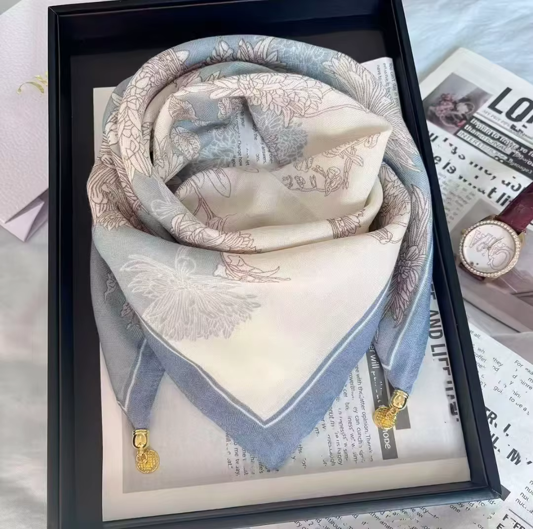 Foulard en soie à boucle magnétique de luxe pour femmes