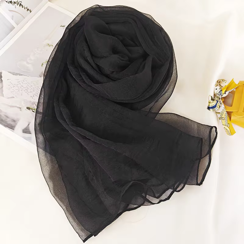 Foulard Hijab Noir Élégant à Col Long