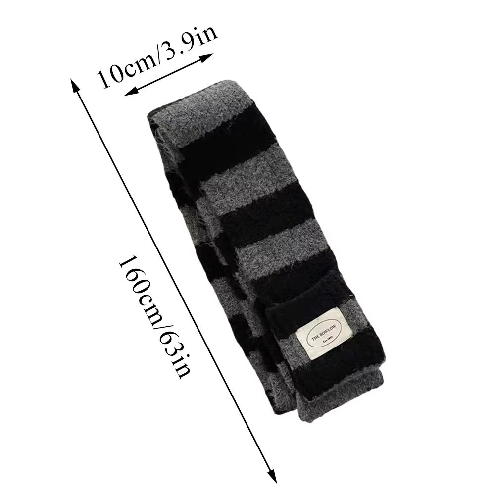 Écharpe tricotée en laine à rayures noires et blanches pour femme