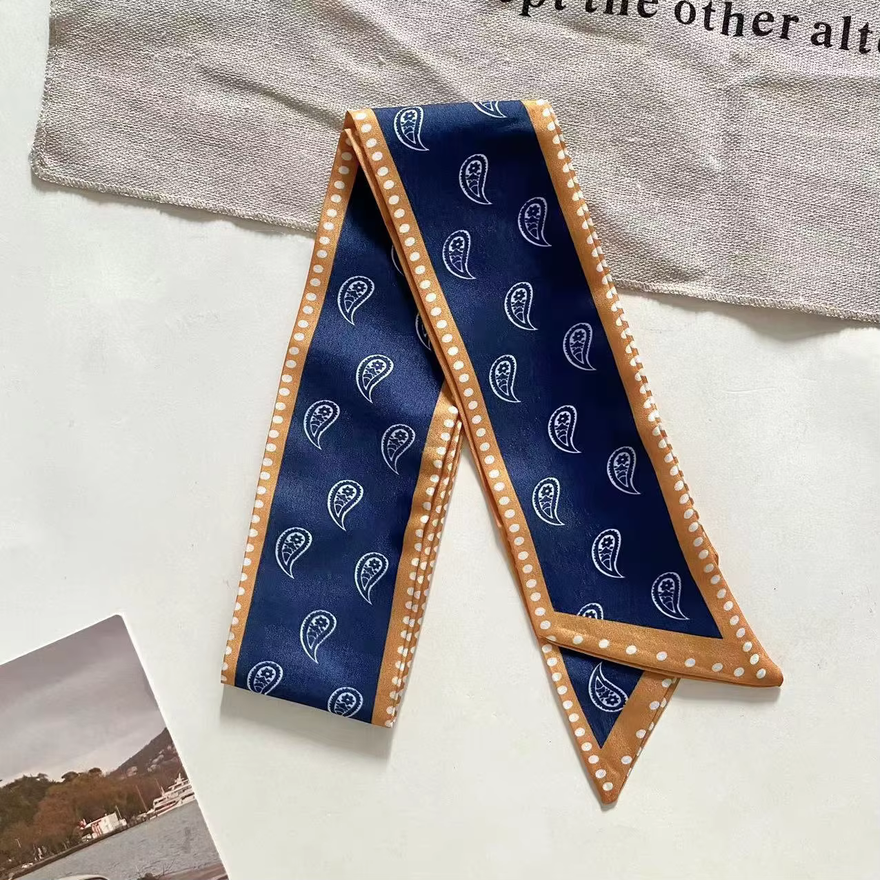 Écharpe en soie de haute qualité de couleur bleu clair pour femme