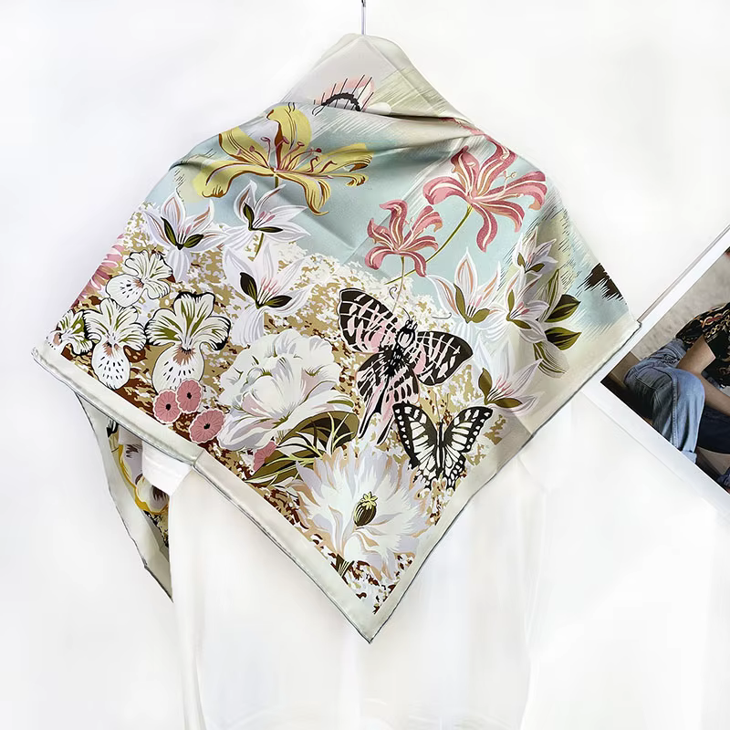 Grand foulard carré 100 % soie véritable