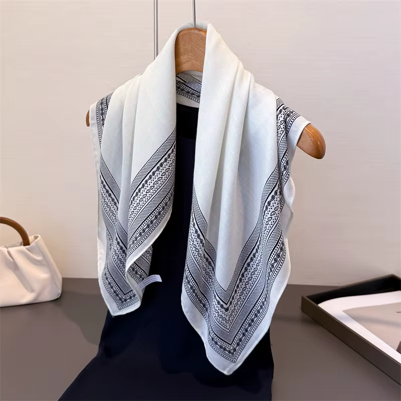 Foulard carré de luxe de couleur unie pour femmes